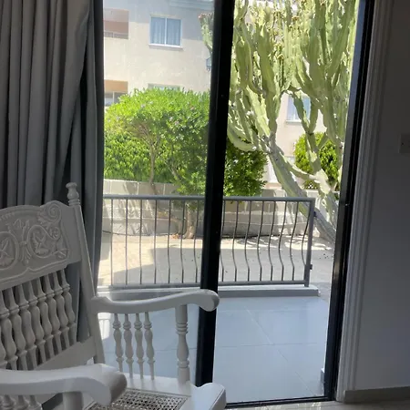 Floor 1br W Double Bed 102 Aparthotel Paphos